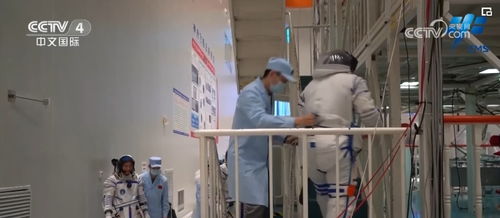 确保生命安全万无一失 稳妥可靠 航天员实现天地往返的 生命之舟